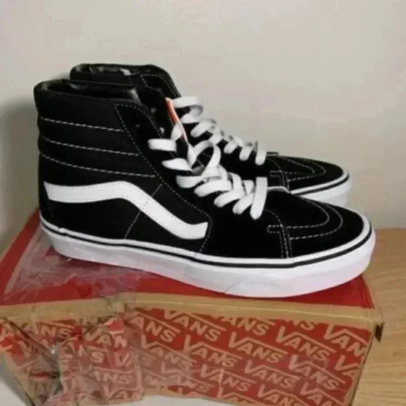 K1163. NEW VANS Sk8-Hi- Black/White- US Men's 6/Women's 7.5 - Picture 1 of 4